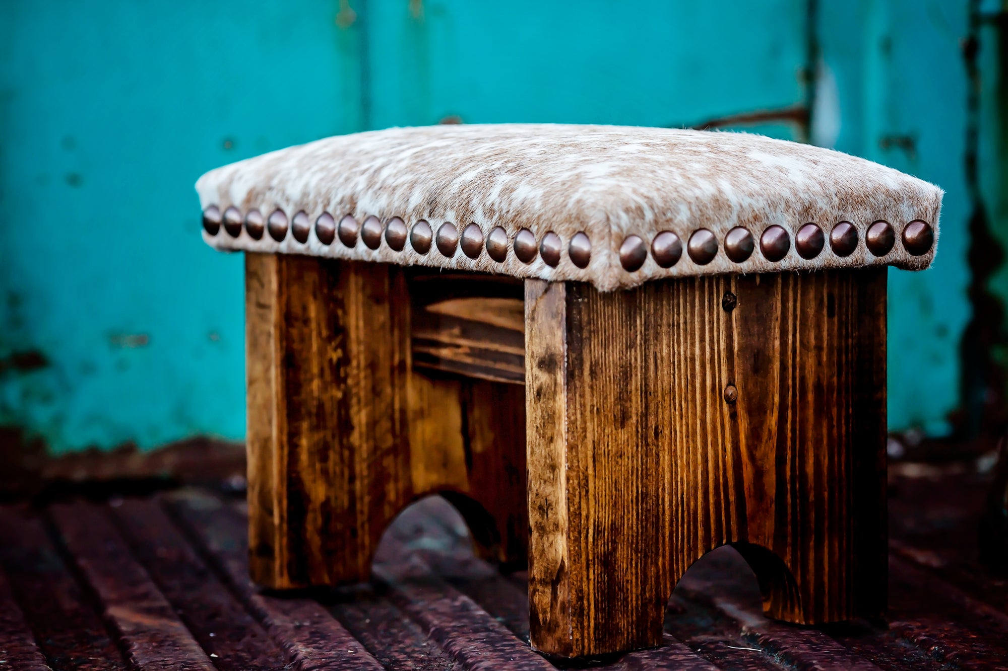 Cowhide & Fringe Bench – Desert Canary Cowhide & Fringe Bench – Desert Canary
